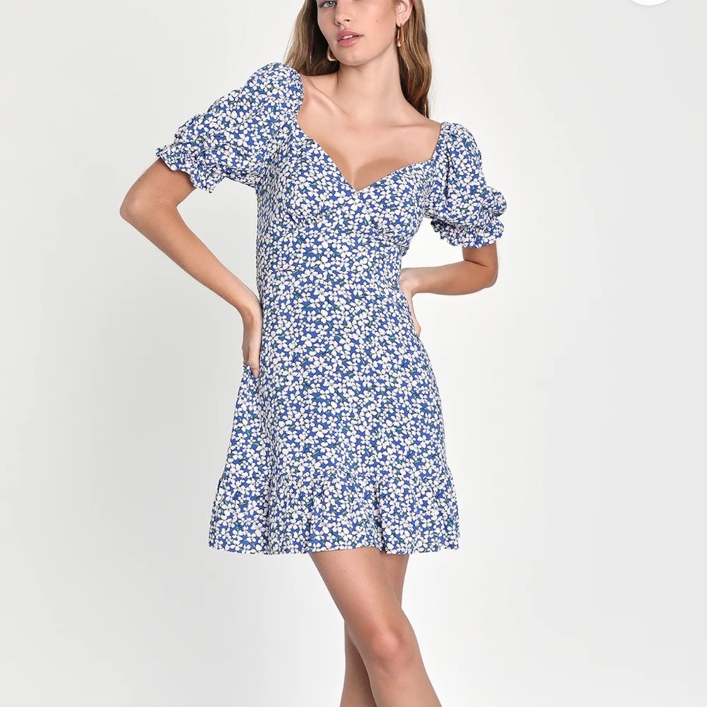 Lulu’s size medium flower summer dress. Never worn.